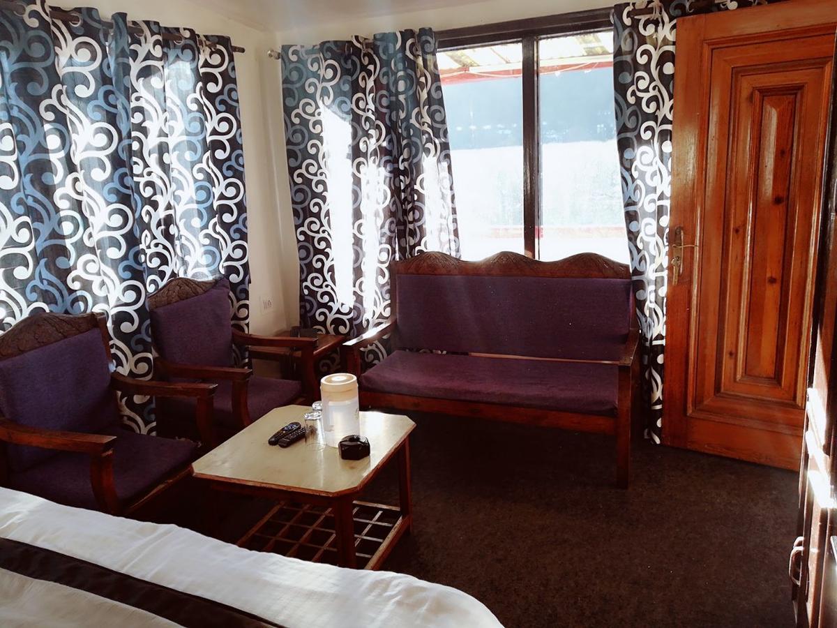 Goroomgo Luxury Stay Mall Road Найнитал Экстерьер фото